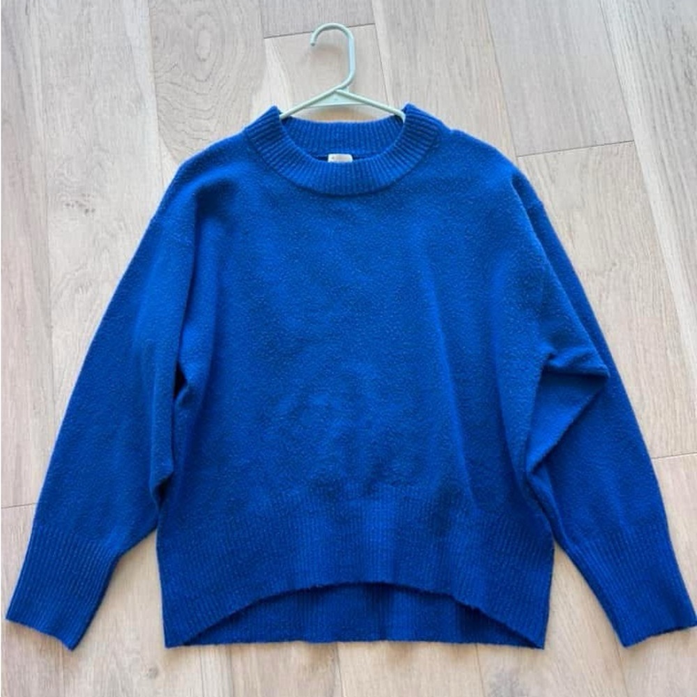 Target a new day Blue Sweater